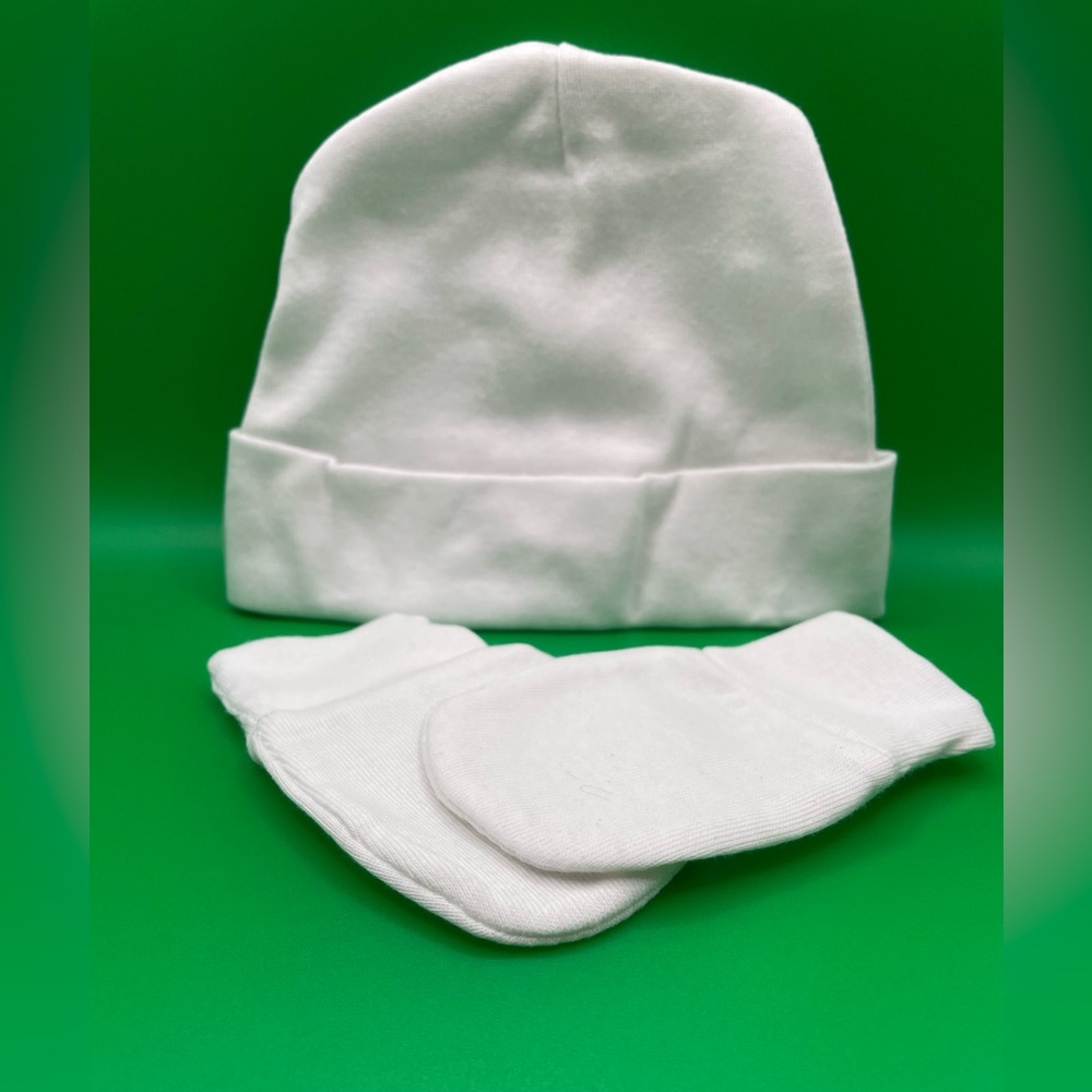 Cute White Baby Hat and Mittens (0-3 mo)
